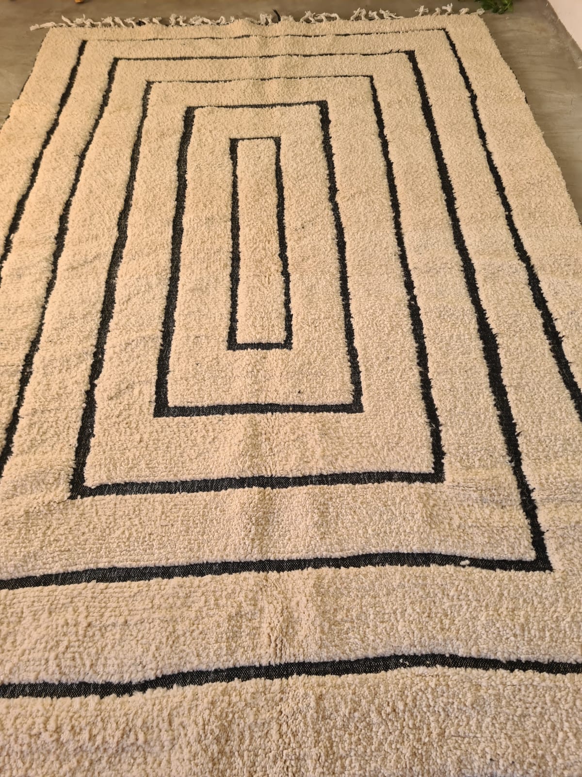Inner Echo – Beni Ourain Concentric Line Wool Rug