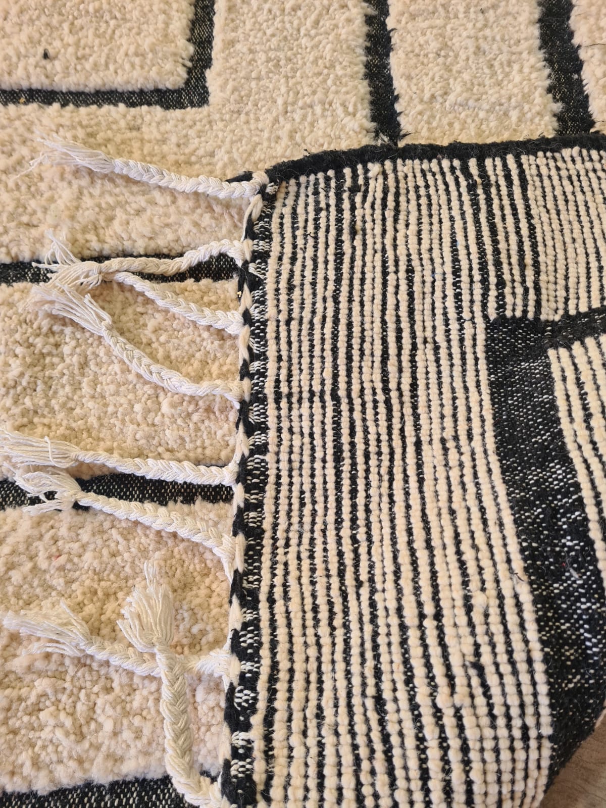Inner Echo – Beni Ourain Concentric Line Wool Rug