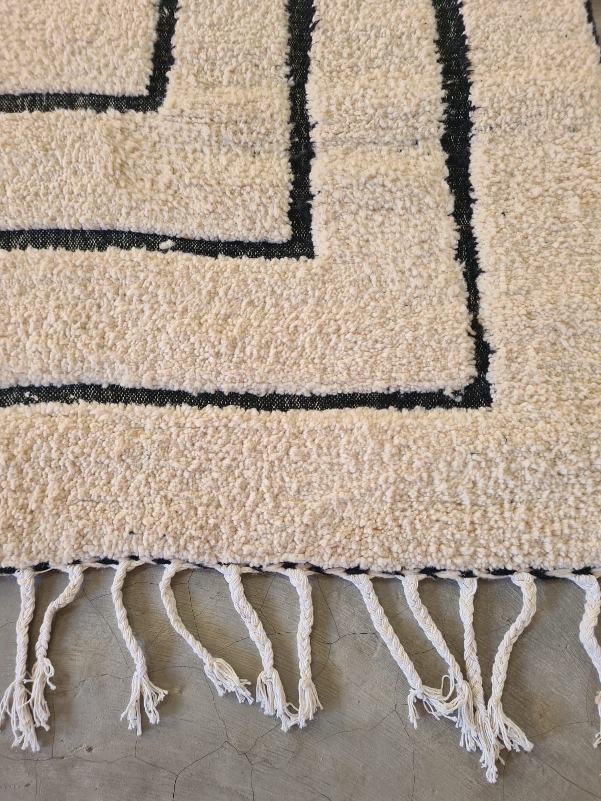 Inner Echo – Beni Ourain Concentric Line Wool Rug