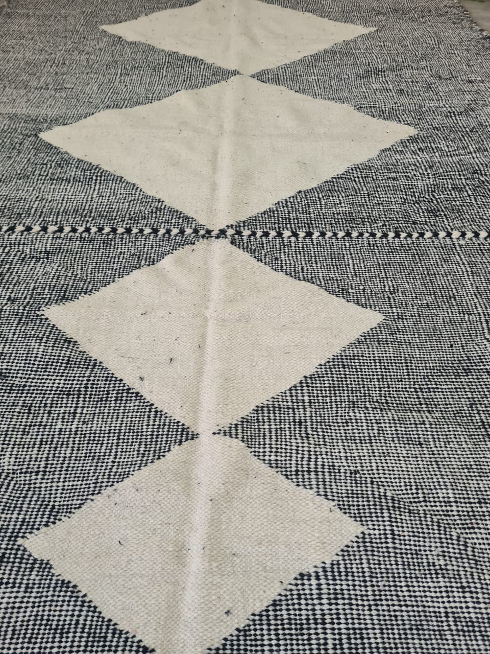 Architectural Silence – Zanafi Joha Kilim in Ash and Chalk Geometry