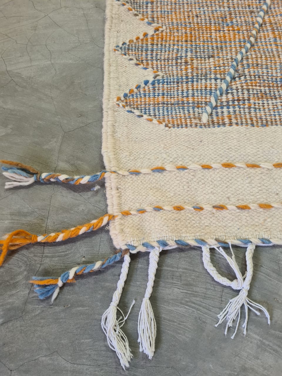 Earthline Harmony – Zanafi Kilim in Warm Gradient Wool