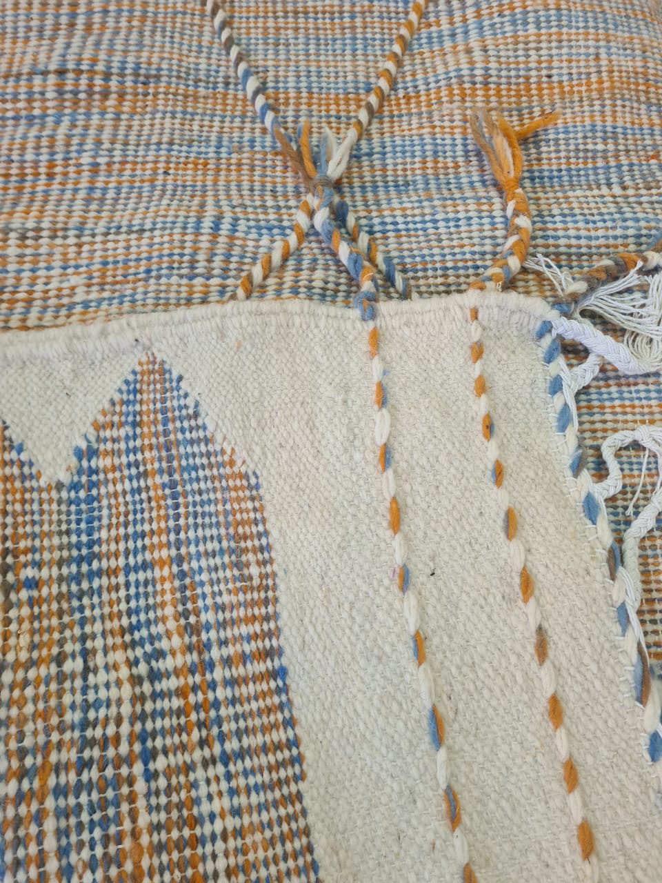 Earthline Harmony – Zanafi Kilim in Warm Gradient Wool