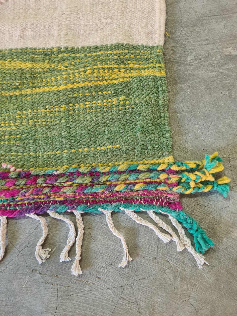 Threadscapes – Zanāfi Kilim in Fragmented Color