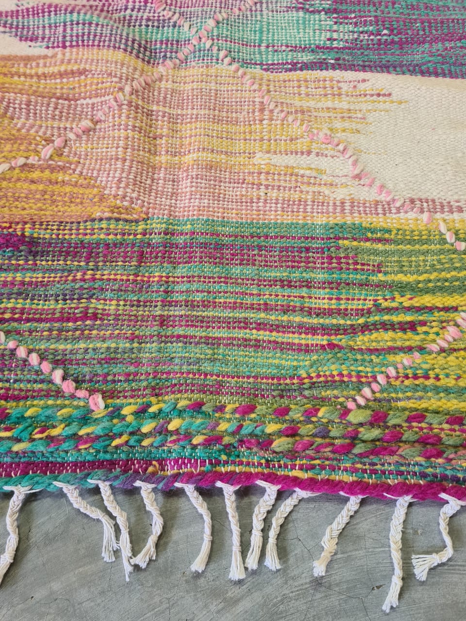 Threadscapes – Zanāfi Kilim in Fragmented Color