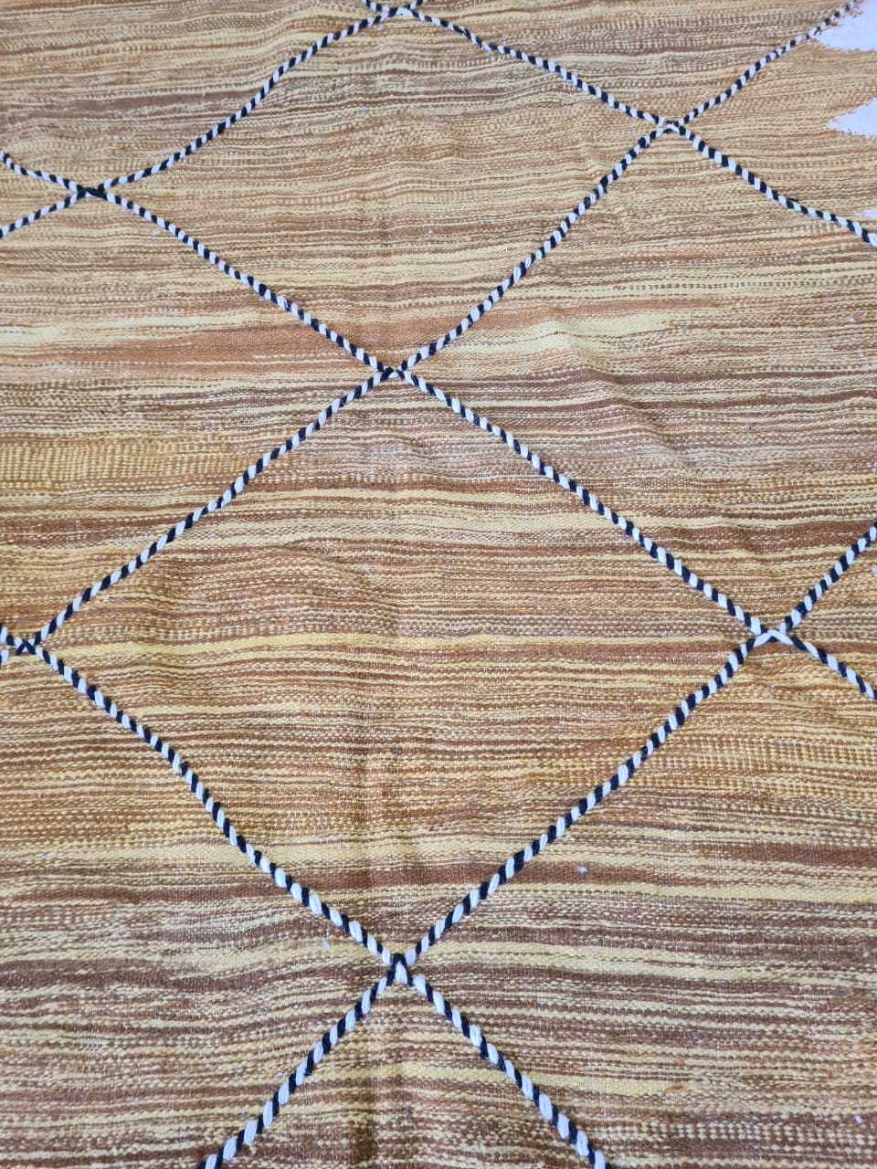 Dune Geometry – Zanafi Flatweave in Golden Ochre