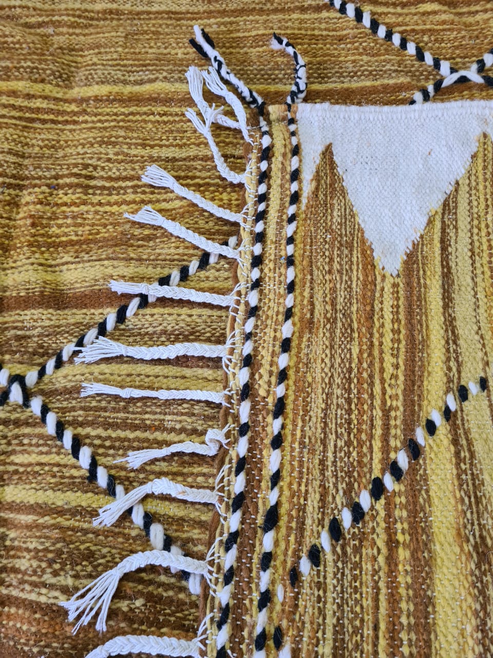 Dune Geometry – Zanafi Flatweave in Golden Ochre