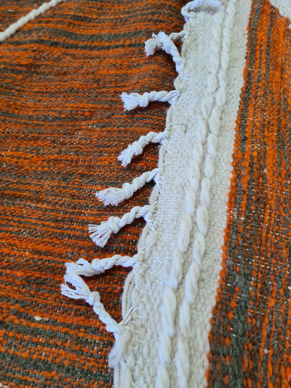 Terracotta Dunes – Zanafi Flatweave with White Geo-Spine