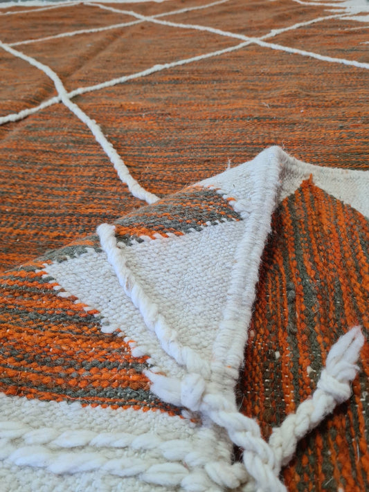 Terracotta Dunes – Zanafi Flatweave with White Geo-Spine