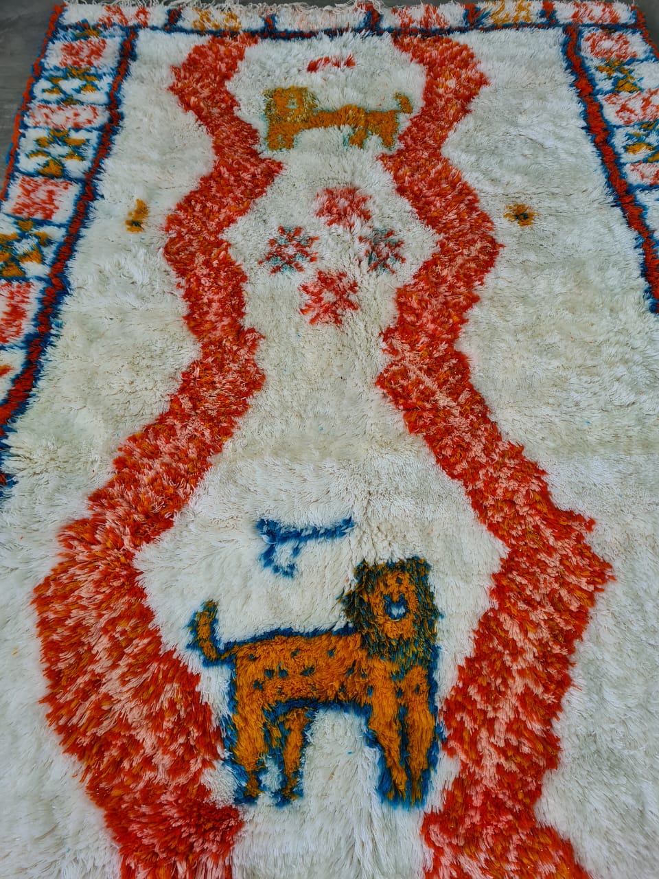 Guardians of the Zayanes – Vintage Ait Zayane Rug with Lions and Serpent Motif