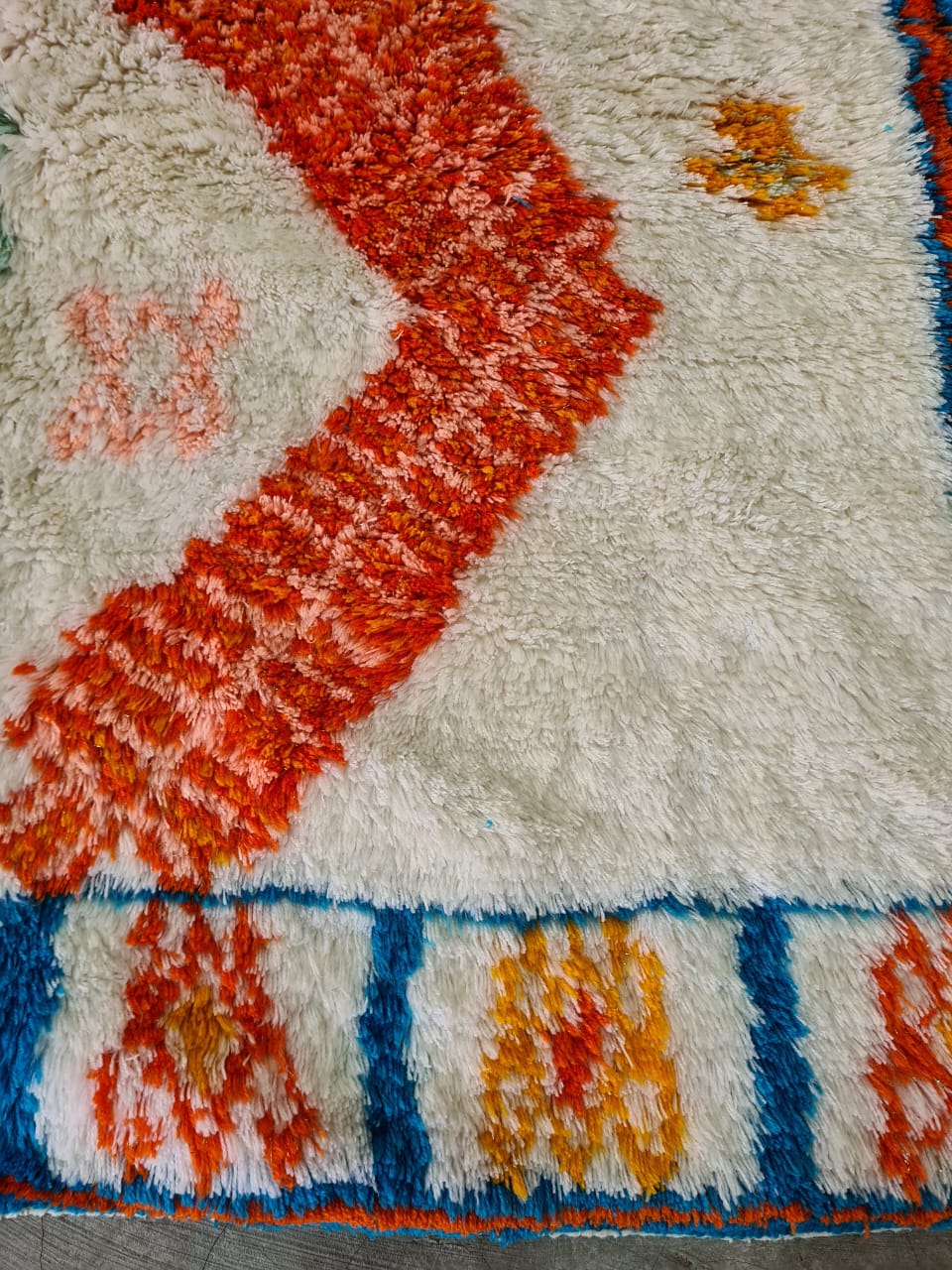 Guardians of the Zayanes – Vintage Ait Zayane Rug with Lions and Serpent Motif