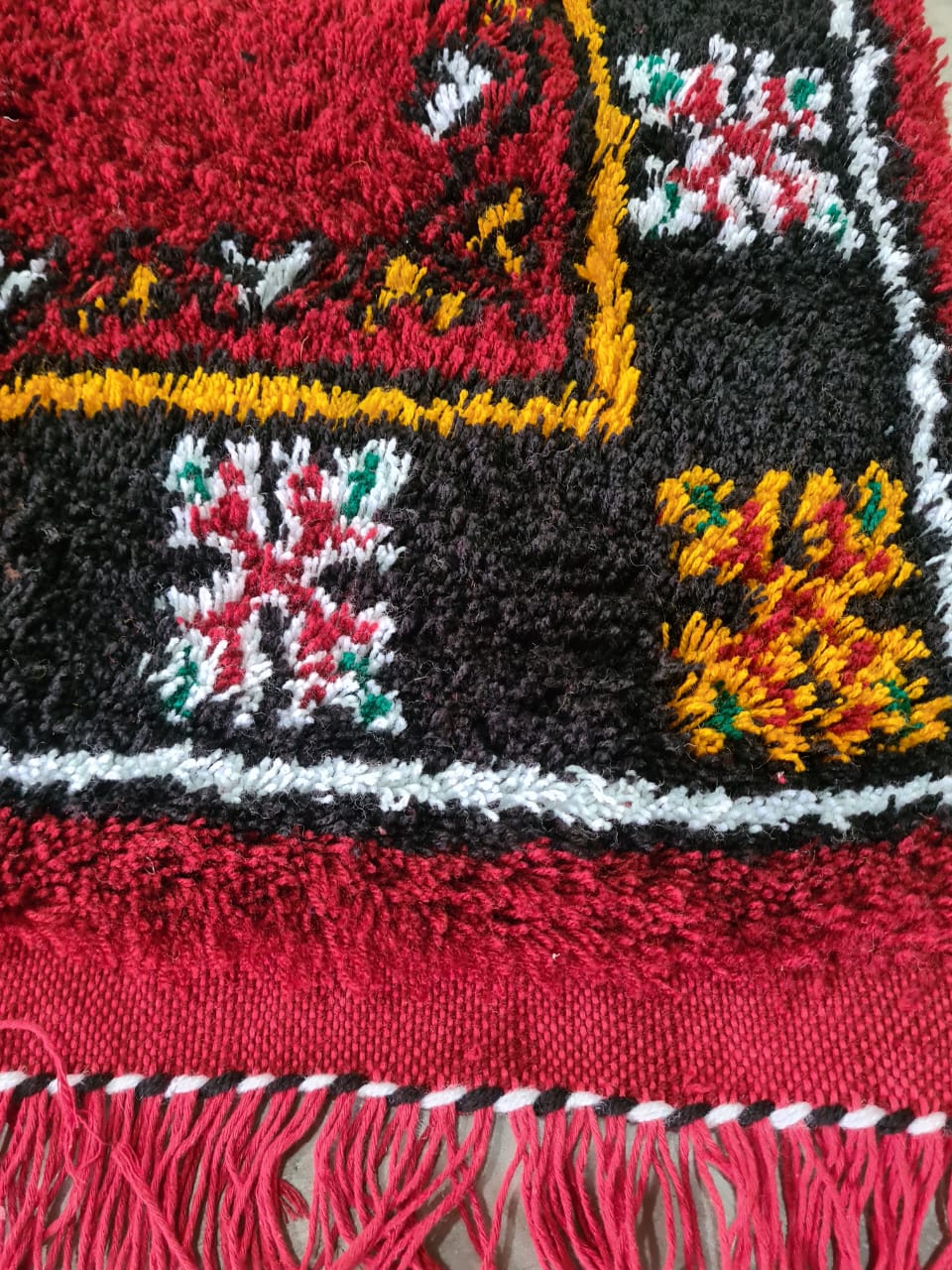 Crimson Bloom – Aït Zyane Fusion Rug in Acrylic Wool