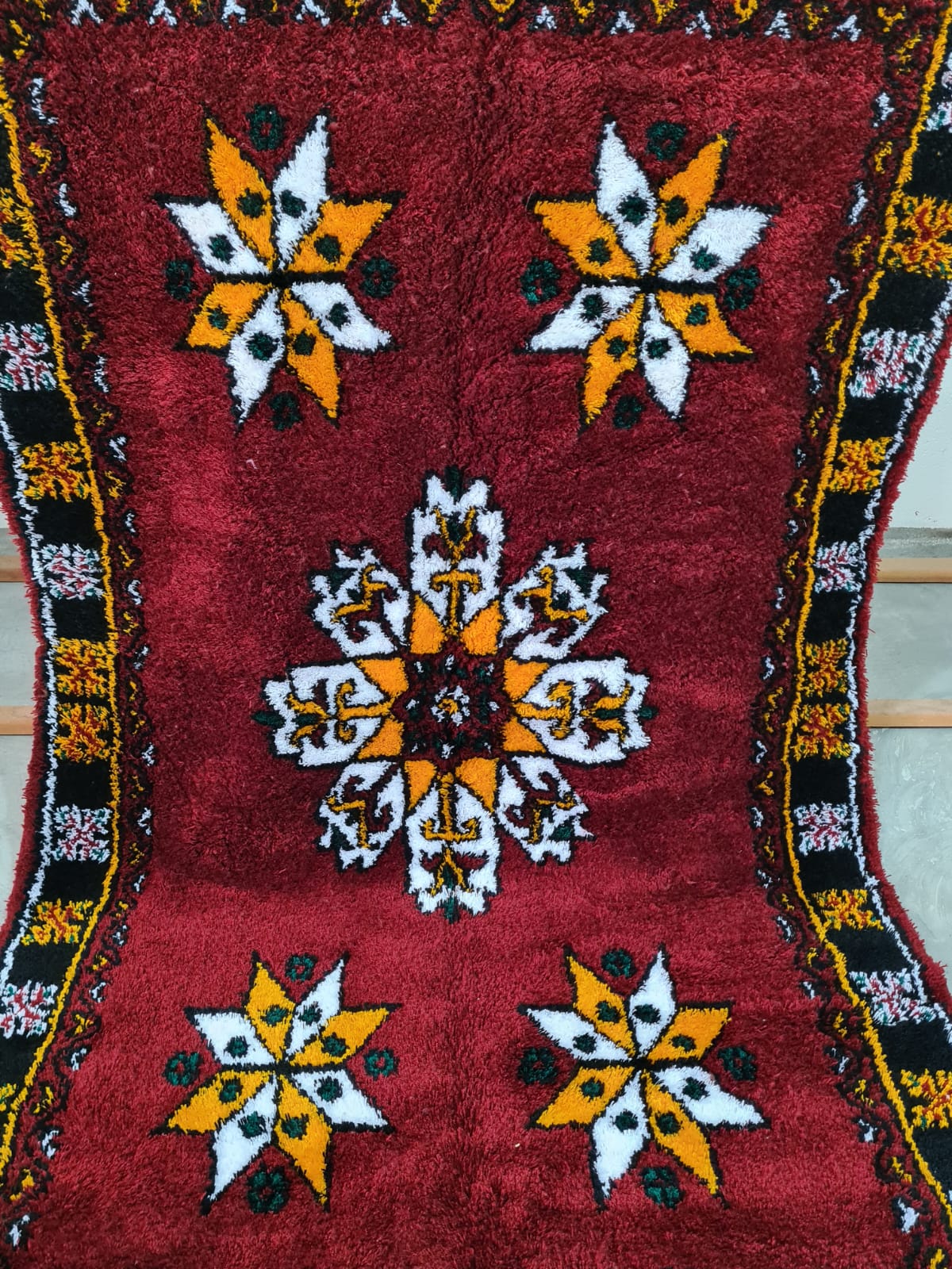 Crimson Bloom – Aït Zyane Fusion Rug in Acrylic Wool