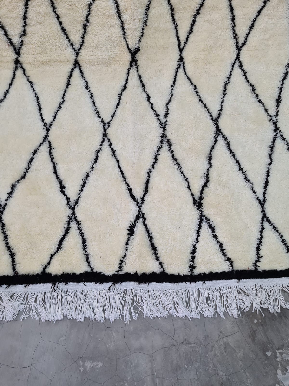 Silent Symmetry – Aït Zyayne Rug in Acrylic Weft