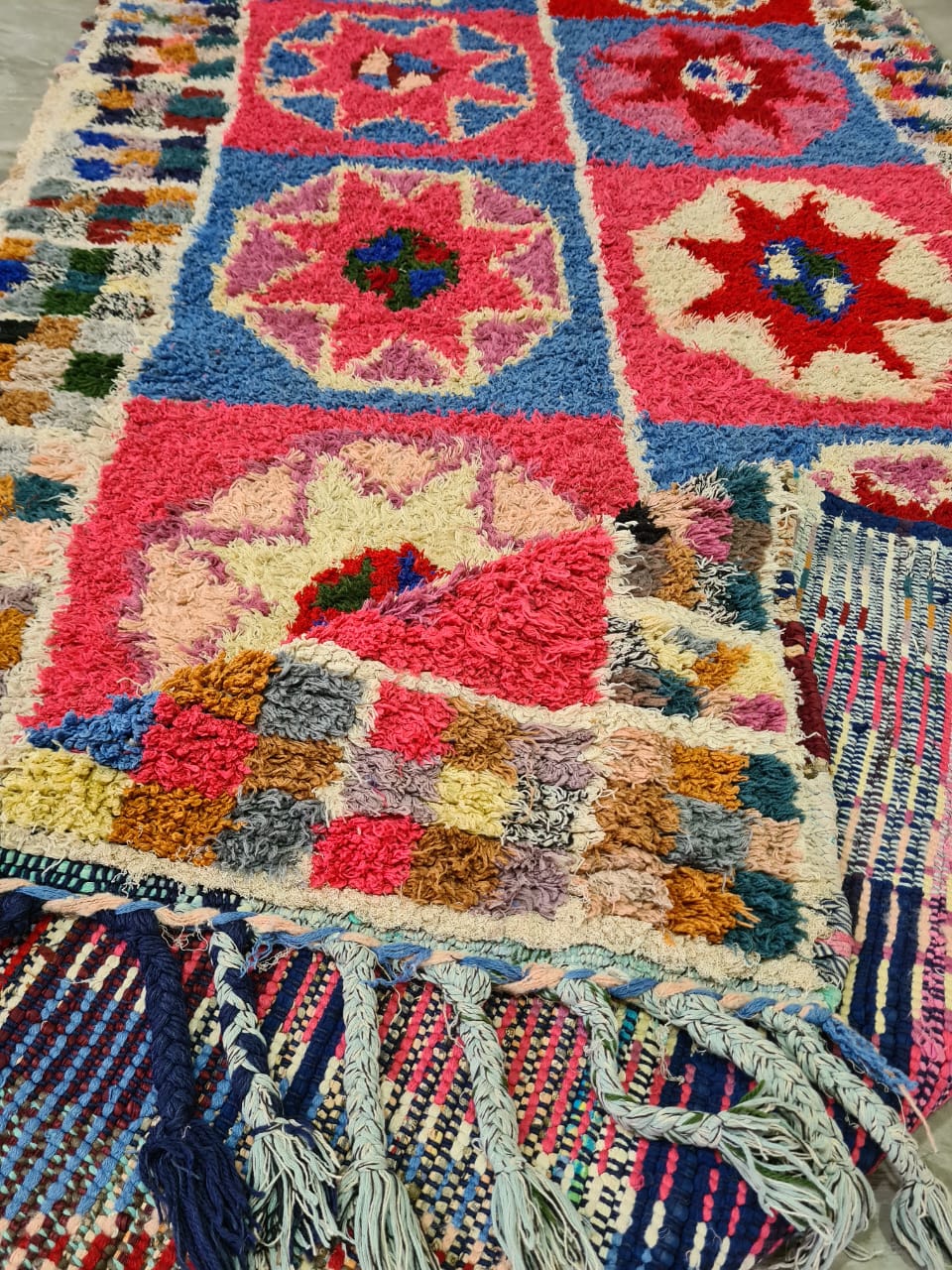 Crimson Frequency – Boucherouite Rug in Psychedelic Looming