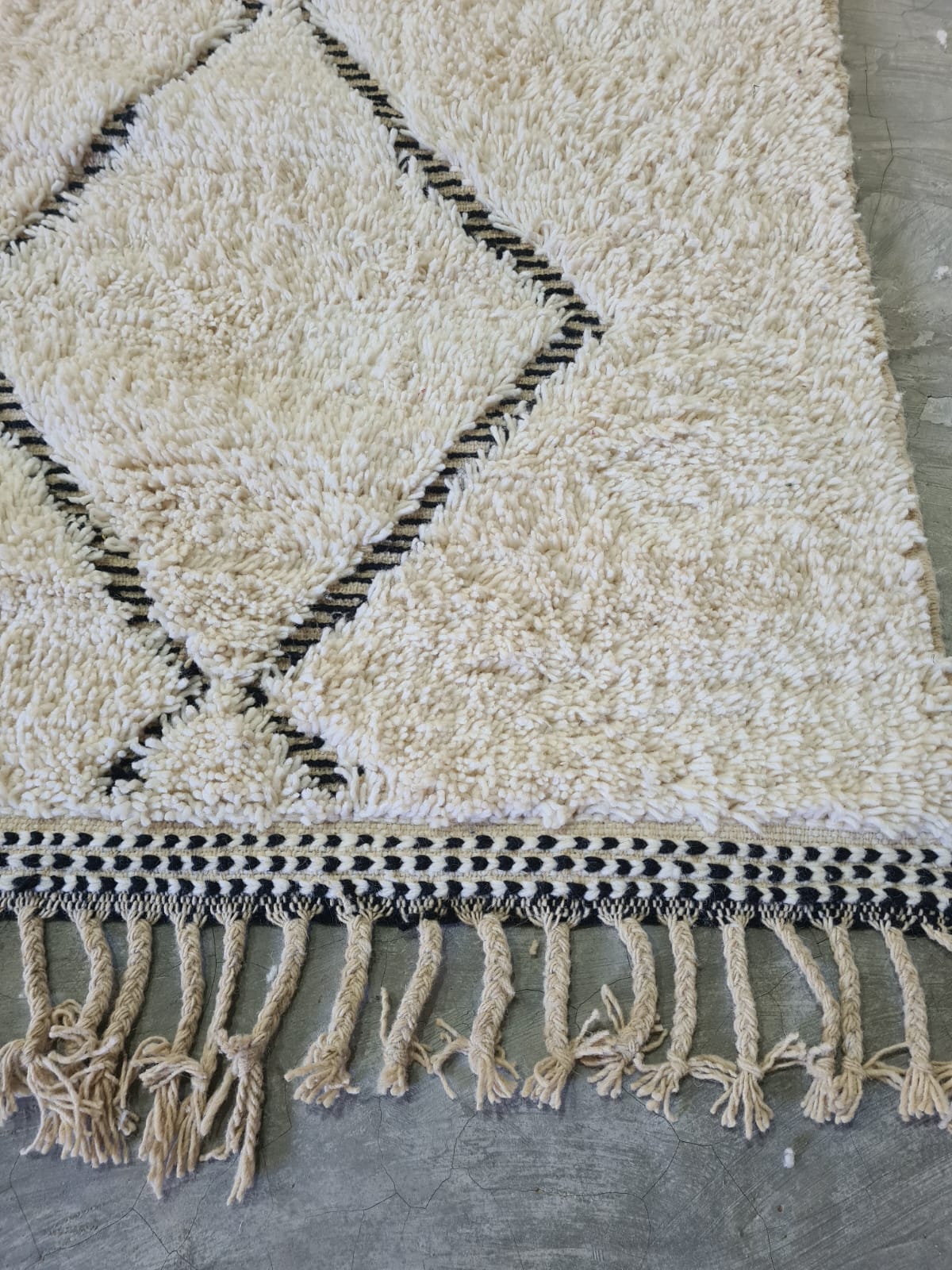 Ken Rzem – Poetic Geometry in Undyed Beni Ourain Wool