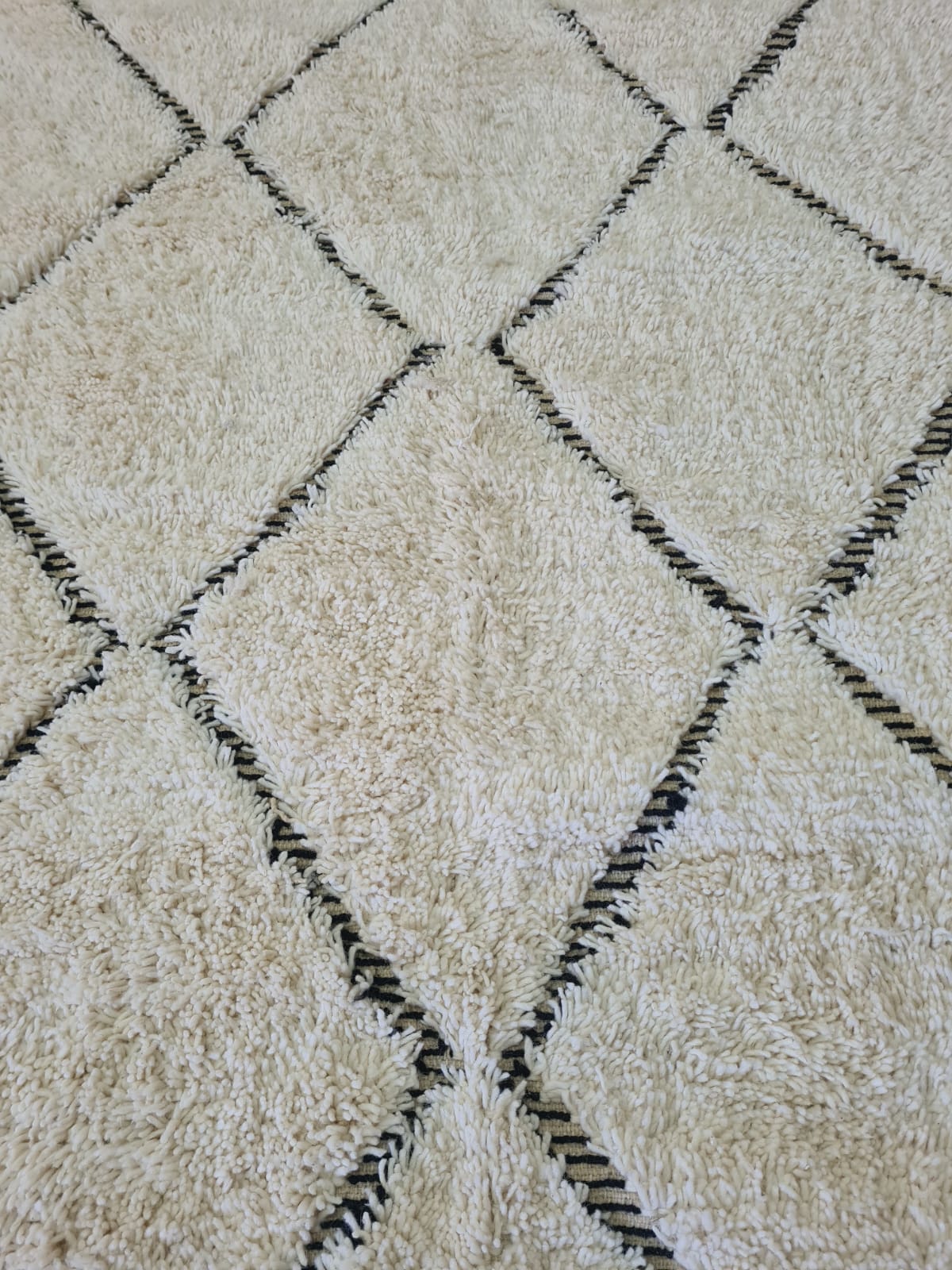 Ken Rzem – Poetic Geometry in Undyed Beni Ourain Wool