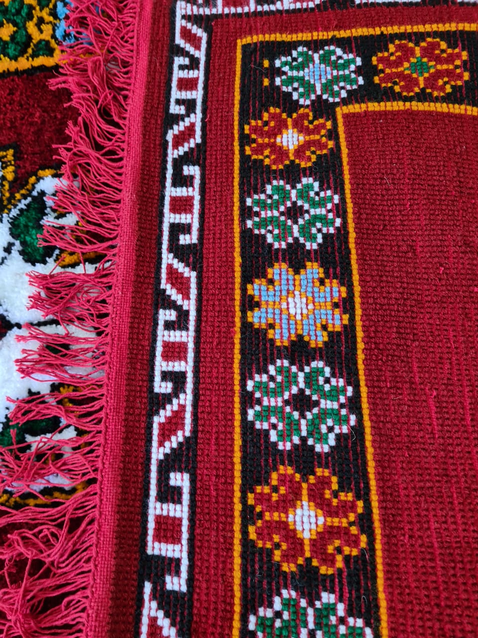 Red Emblem – A'arssa’s Ancestral Tableau in Acrylic Wool