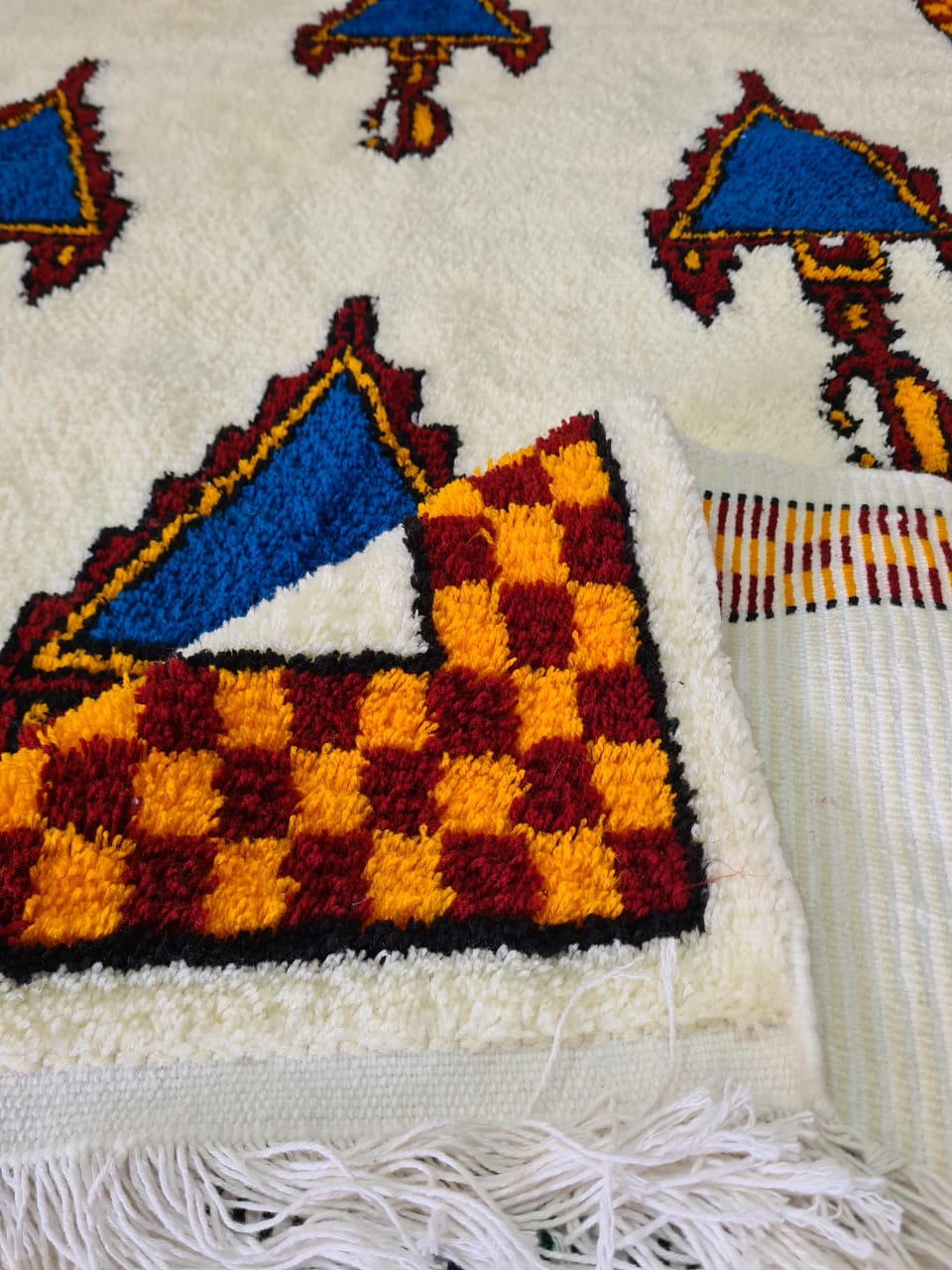 Seasonal Glyphs – Aït Zayne’s Acrylic Wool Tableau