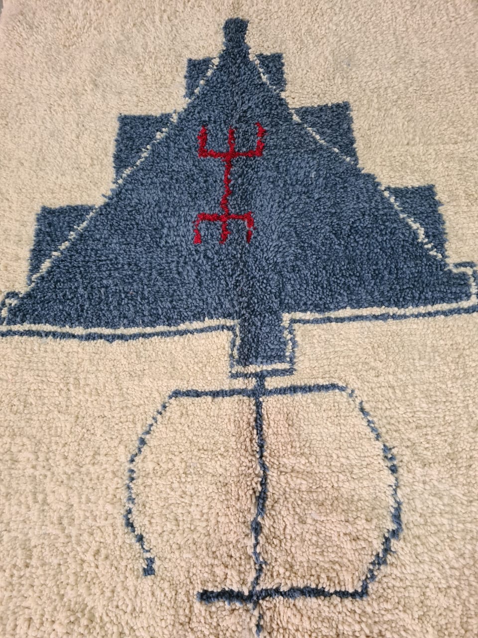 Guardians of the Loom – Blue Fibule Rug from Beni Mrirt