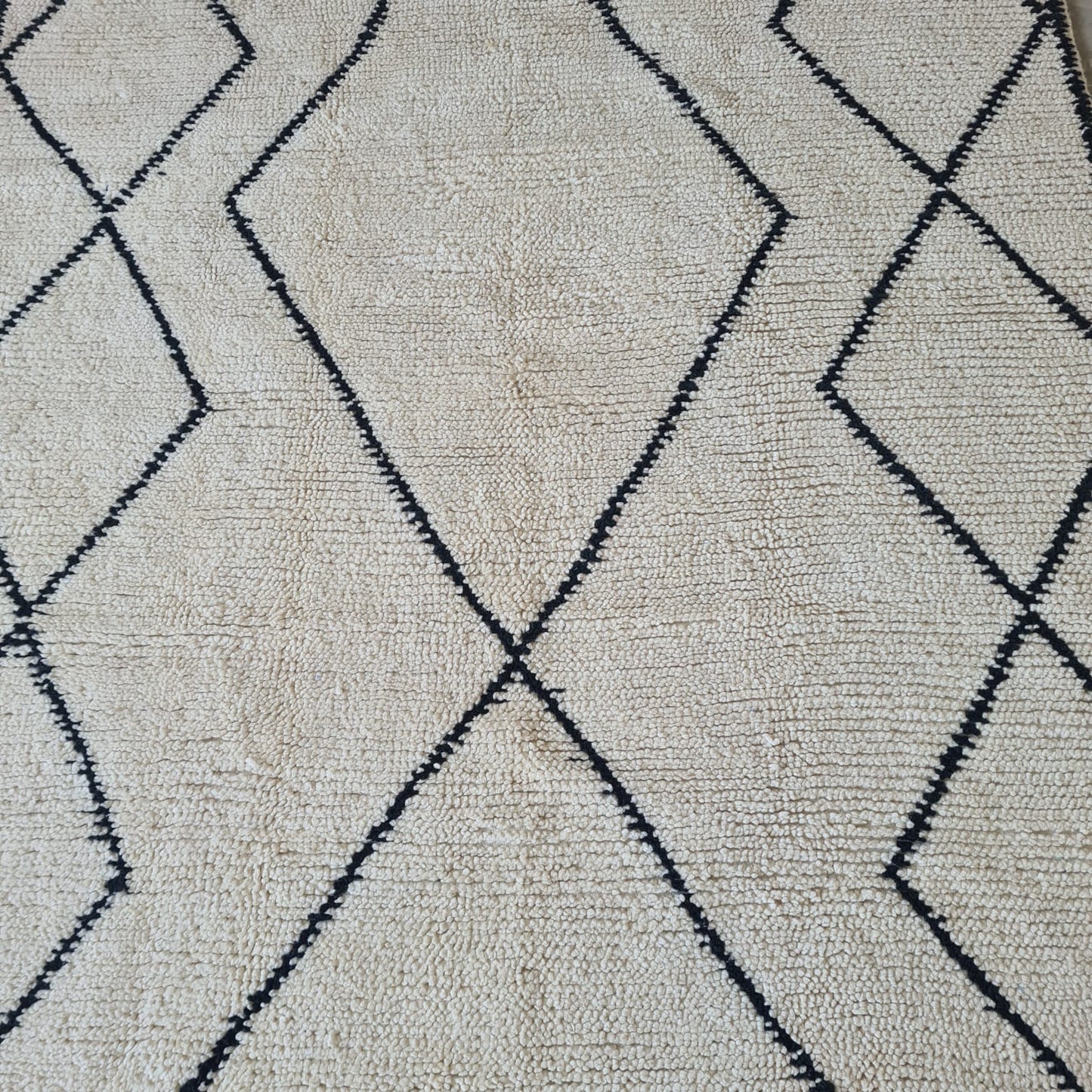 Border Lattice — Beni Ourain Diamond Net with Mountain Band