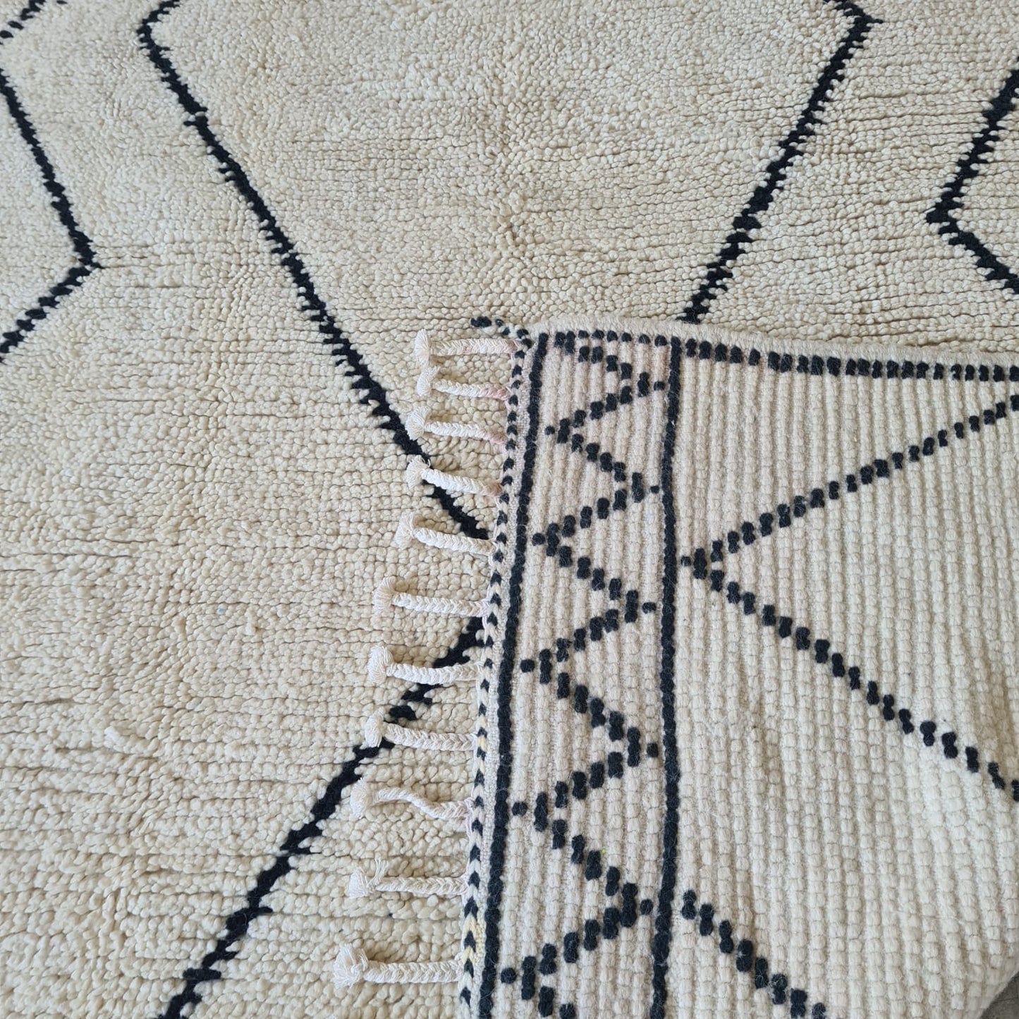 Border Lattice — Beni Ourain Diamond Net with Mountain Band