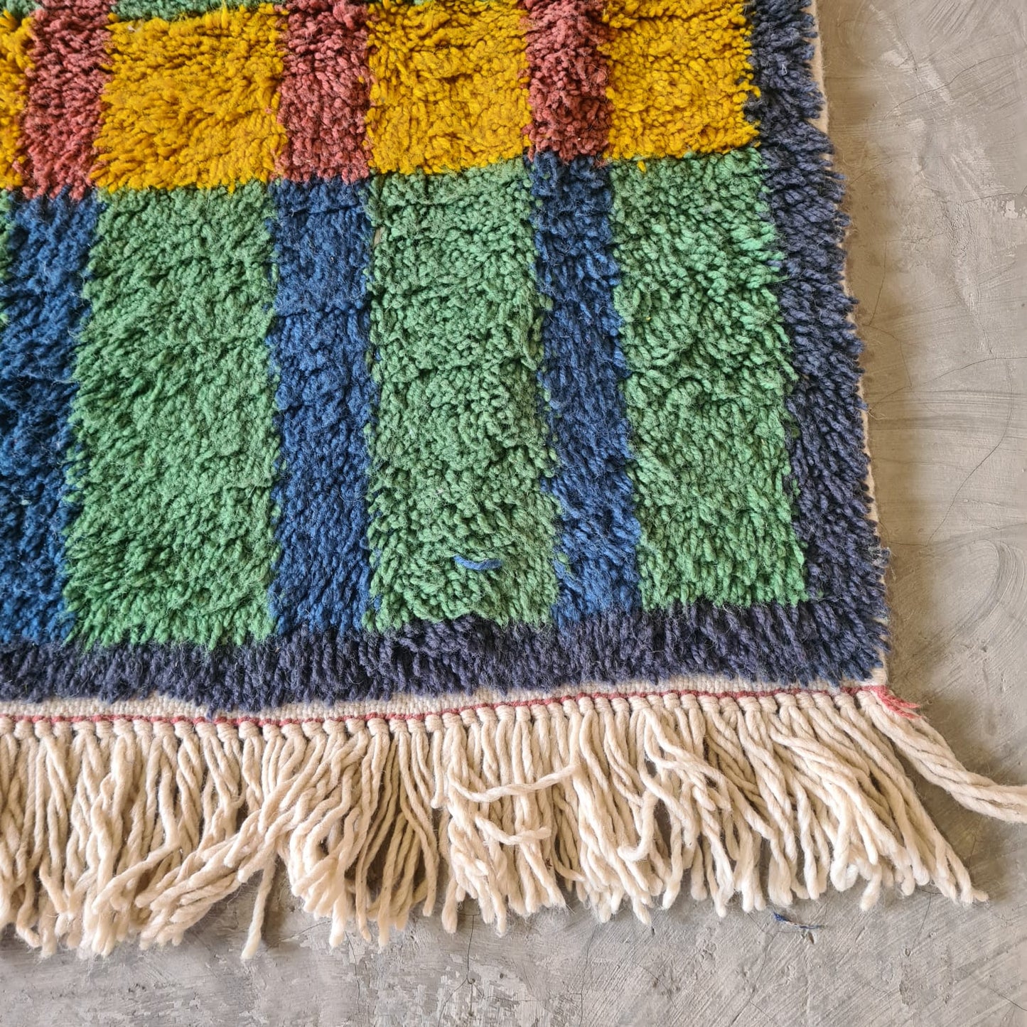 Chromatic Tartan — Beni Mrirt Grid with Golden Traverse
