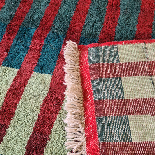 Chromatic Columns — Beni Mrirt Grid with Mint Traverse