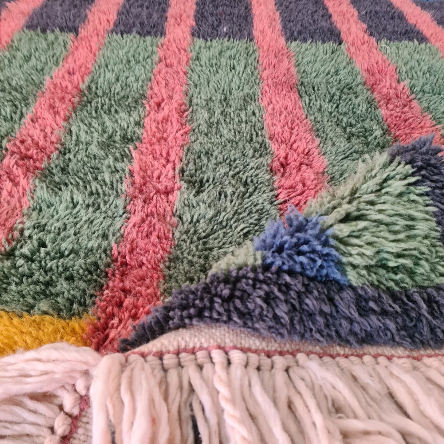Chromatic Tartan — Beni Mrirt Grid with Golden Traverse