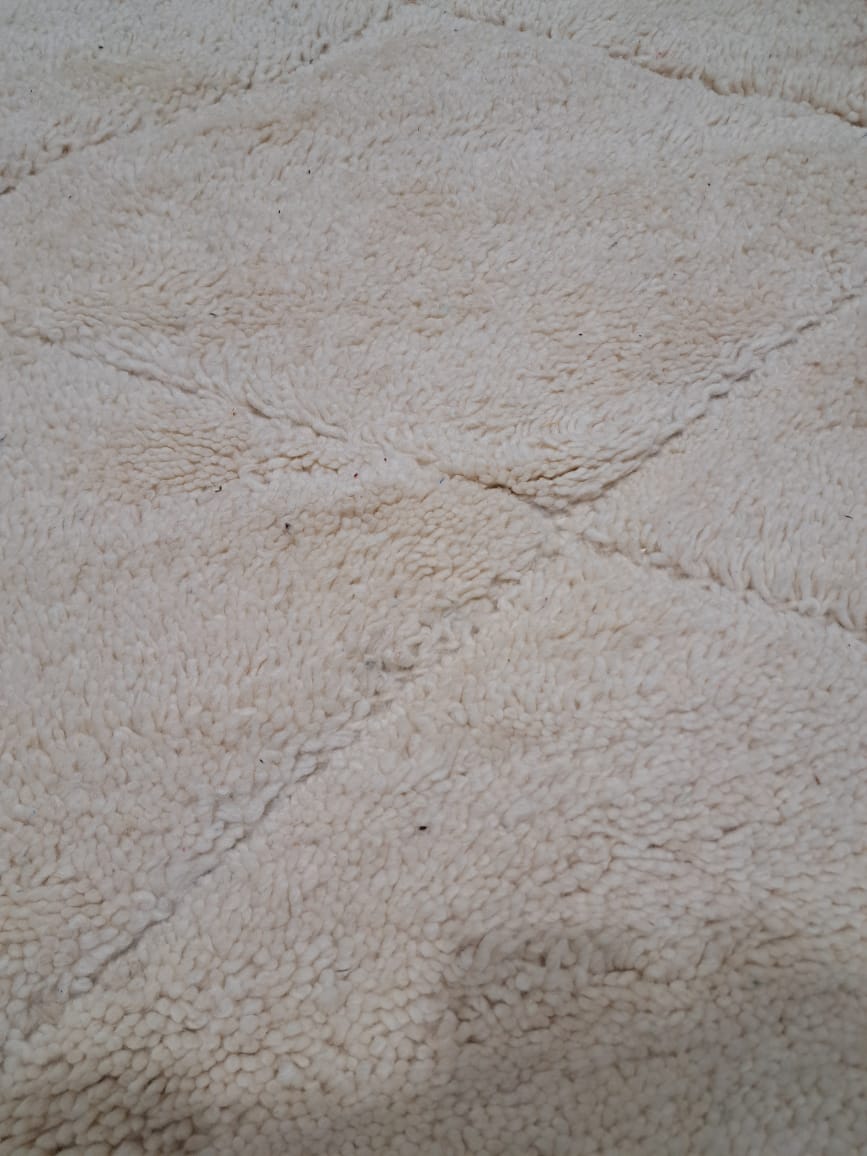 Marmoucha • Ivory Linear Spine