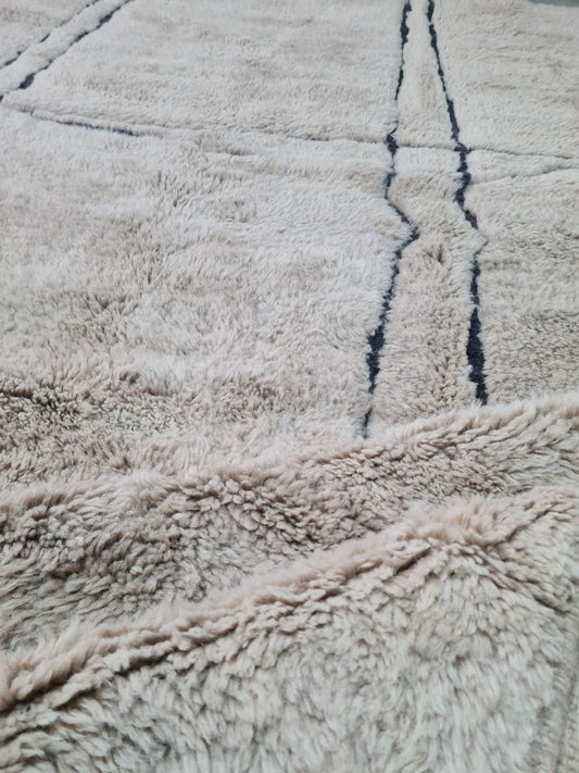 Beni Ourain Linearity — Broken Axis Field