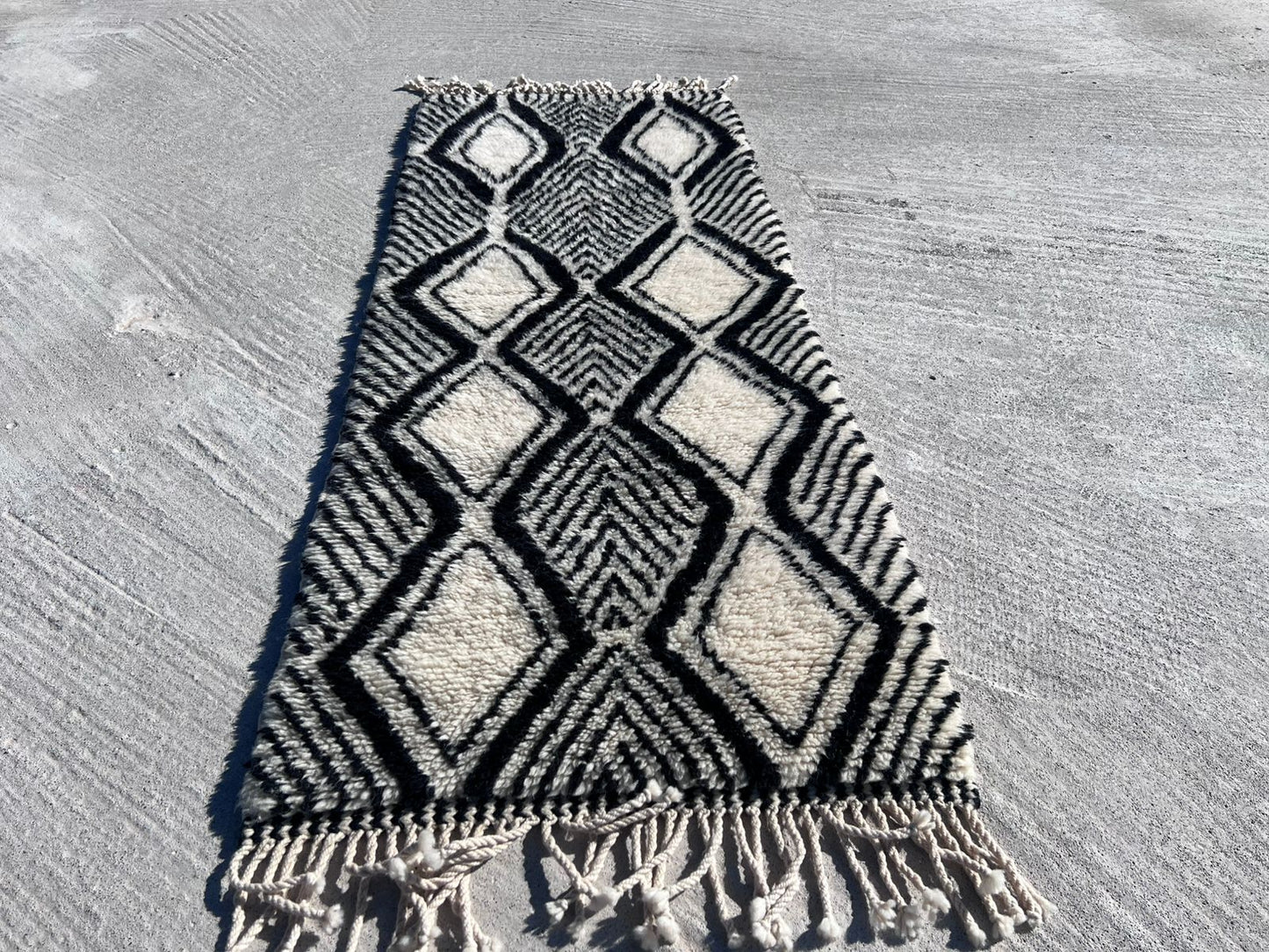 Beni Ourain Diamond Corridor — Noir Lattice Runner