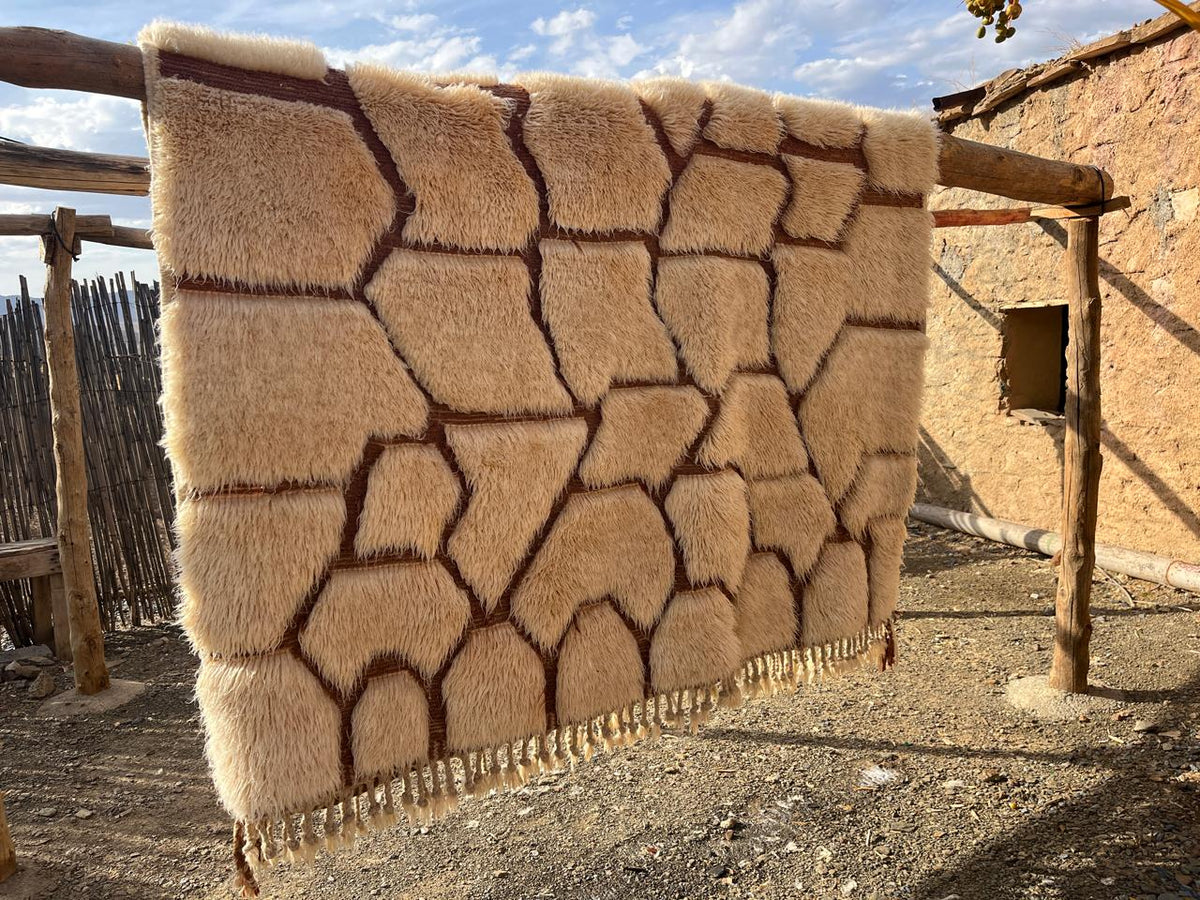 Ait Sgougou (Beni Mrirt) Ivory Cellular Rug with Blush Channels