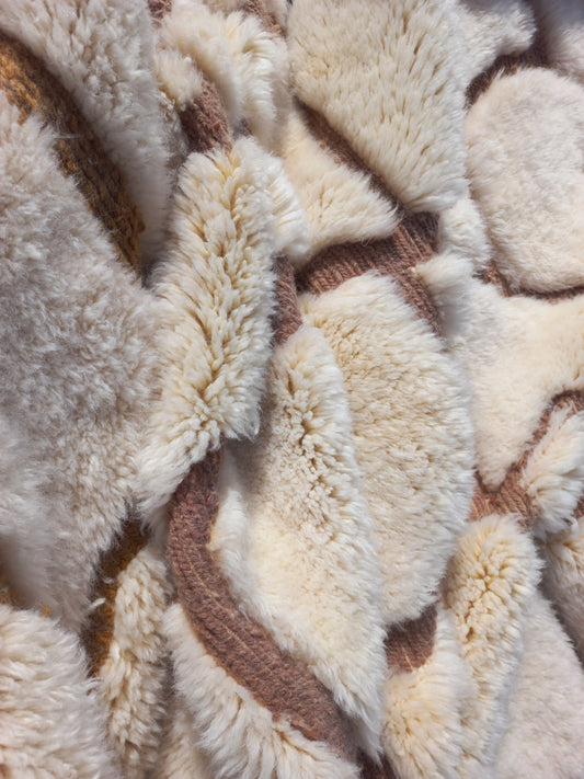 Ait Sgougou (Beni Mrirt) Ivory Cellular Rug with Blush Channels