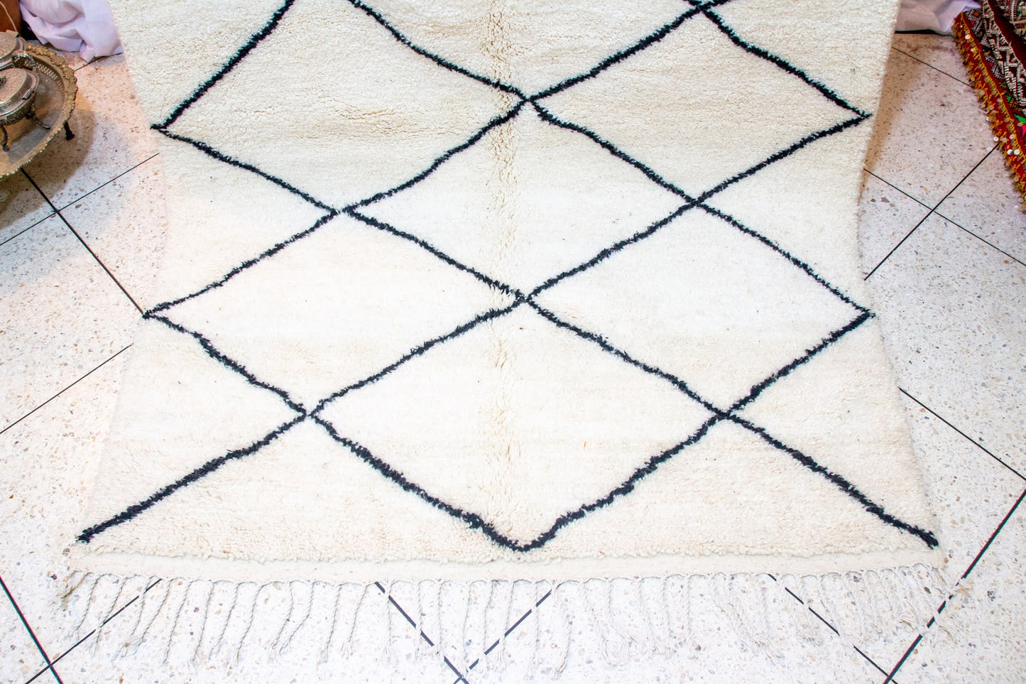 Marmoucha Diamond Trellis — Ivory Wool with Midnight Lines