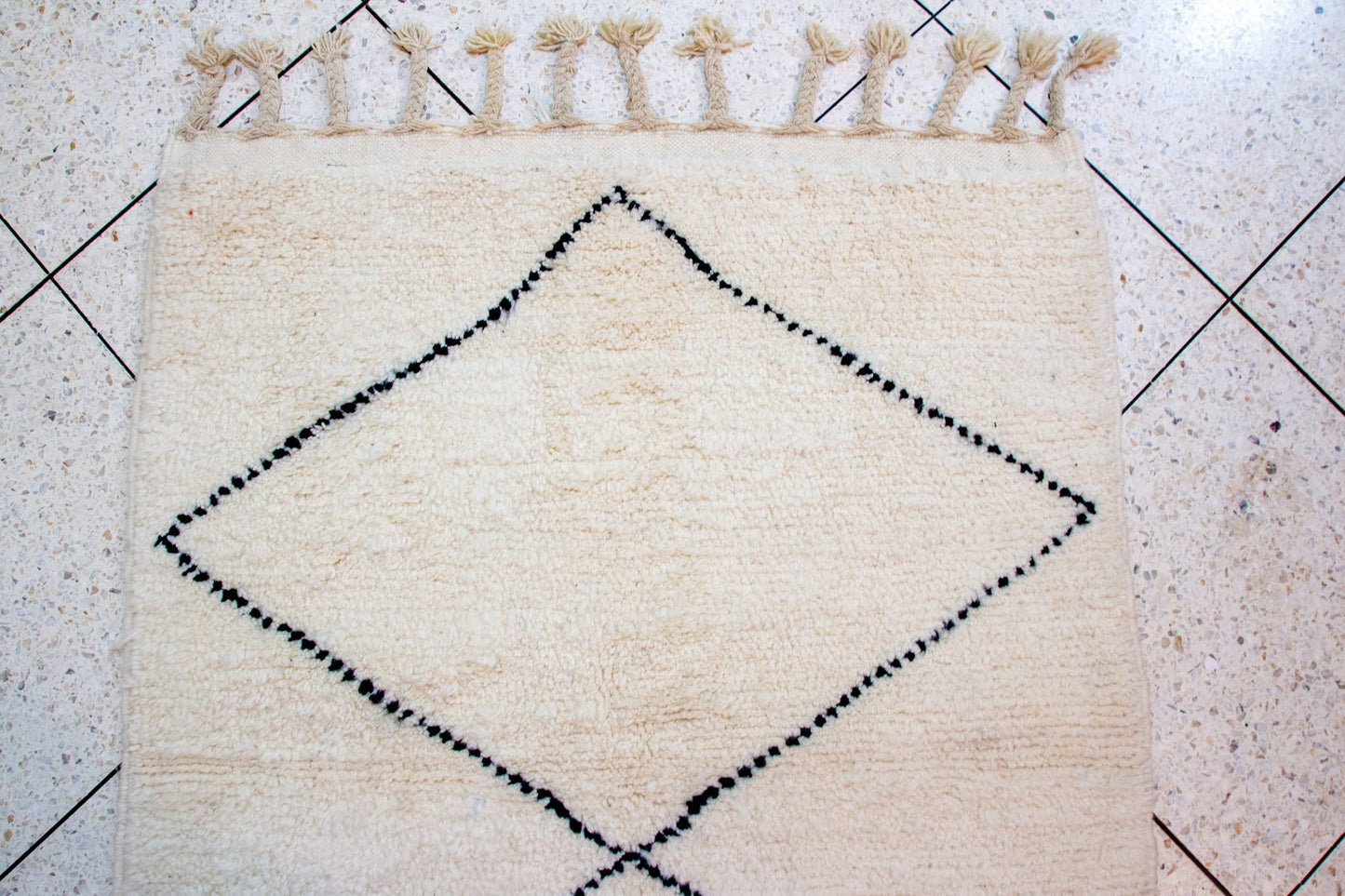 Marmoucha Diamond Trellis — Ivory Wool with Midnight Lines