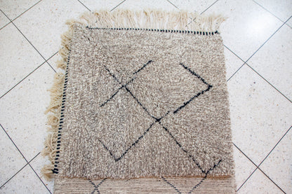 Beni Ourain Runner — Ash Grey with Ink Diamond Lattice
