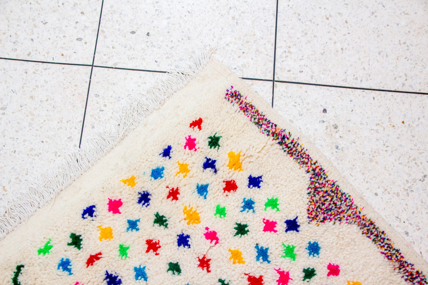 Azilal Confetti Field — Ivory with Central Zigzag