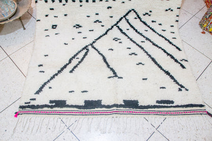 Beni Ourain Ivory Field — Charcoal Linear Motif