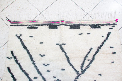 Beni Ourain Ivory Field — Charcoal Linear Motif