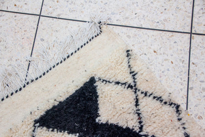 Beni Ourain Runner — Ivory Field with Charcoal Spine
