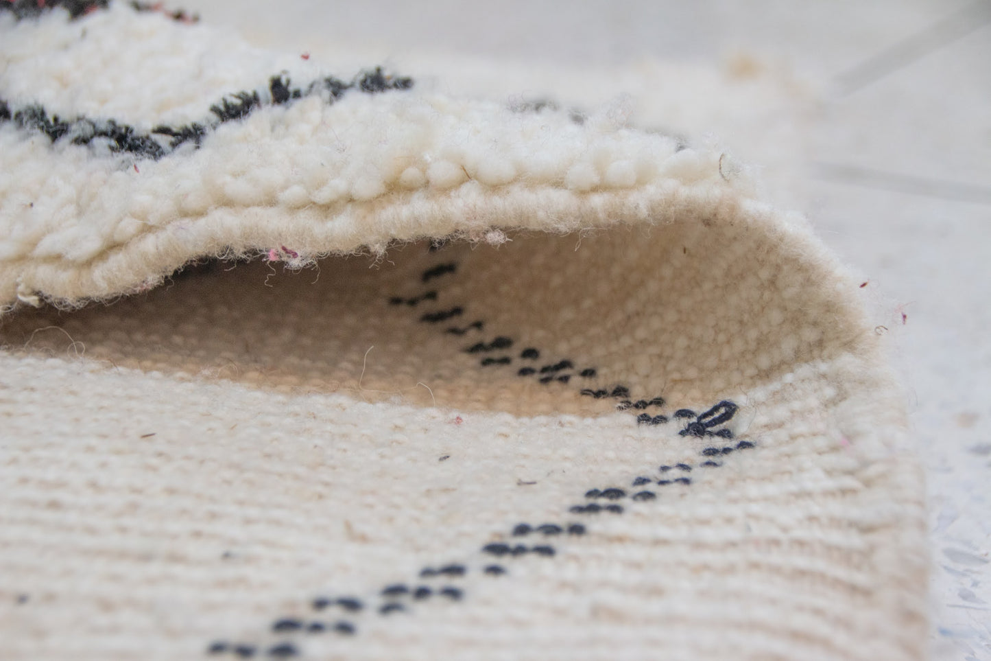 Azilal Zigzag Guard — Ivory Field with Red/Charcoal Lozenges