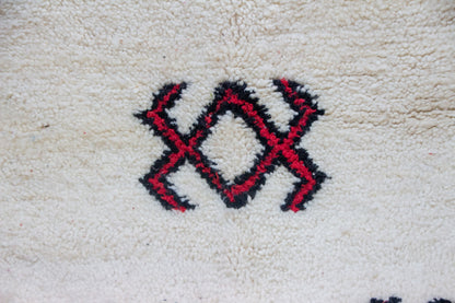 Azilal Zigzag Guard — Ivory Field with Red/Charcoal Lozenges