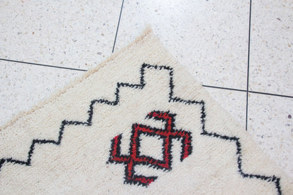Azilal Zigzag Guard — Ivory Field with Red/Charcoal Lozenges