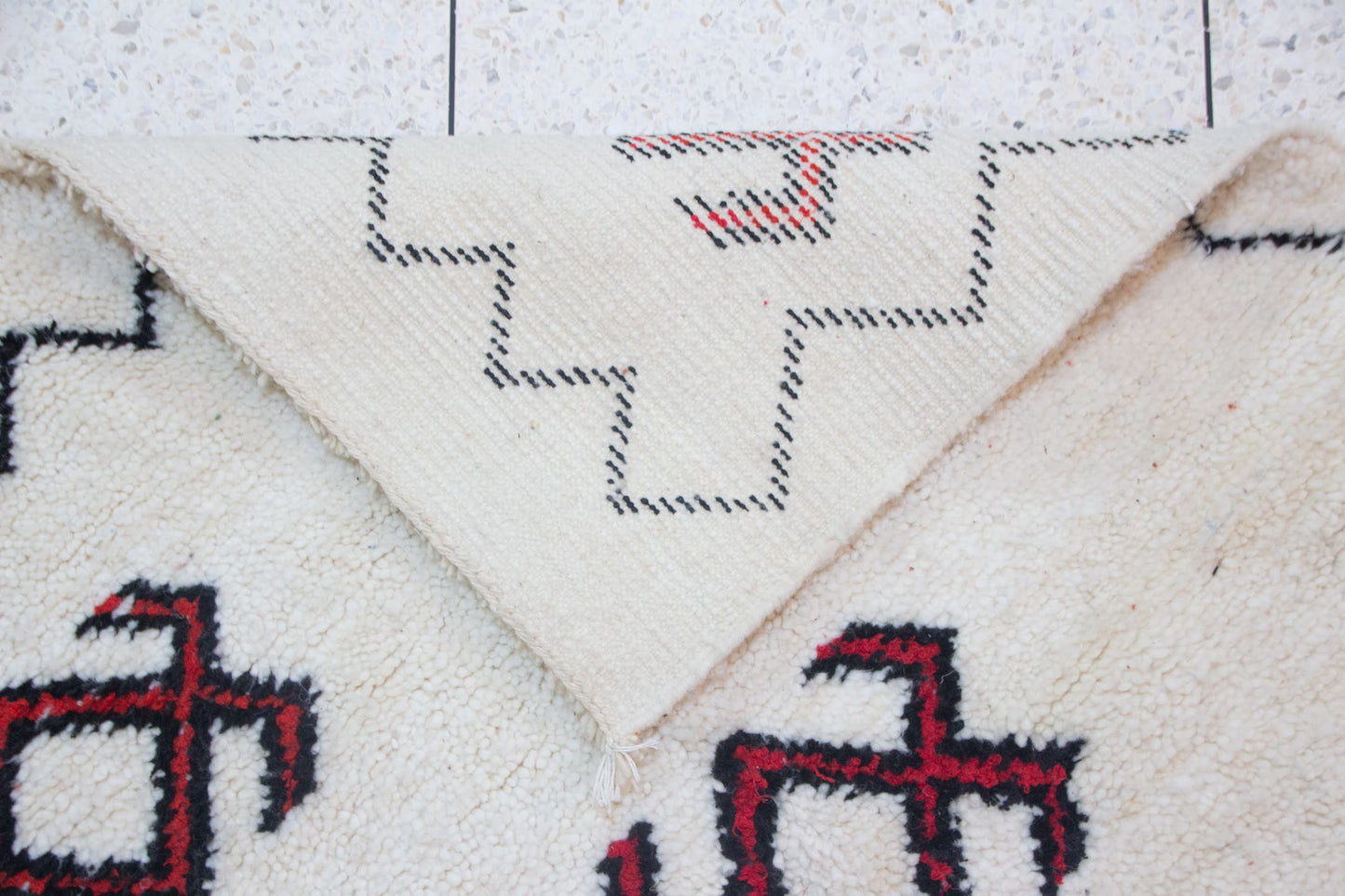 Azilal Zigzag Guard — Ivory Field with Red/Charcoal Lozenges