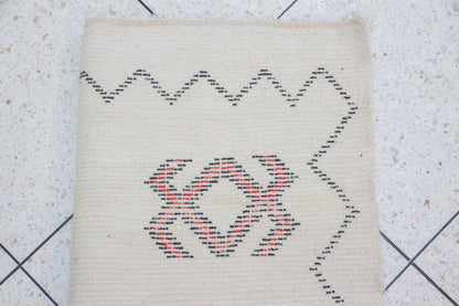 Azilal Zigzag Guard — Ivory Field with Red/Charcoal Lozenges