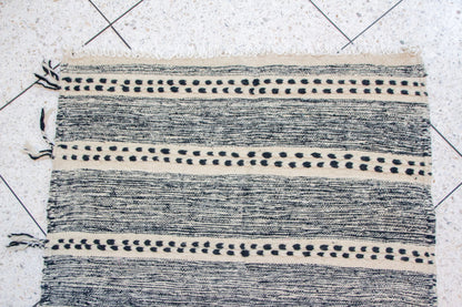Zanafi Boujaad Kilim — Ivory & Ink Banding with Tufted Dots