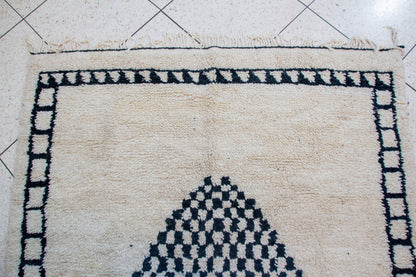Beni Ourain Checker Pyramid — Ivory Wool with Geometric Border