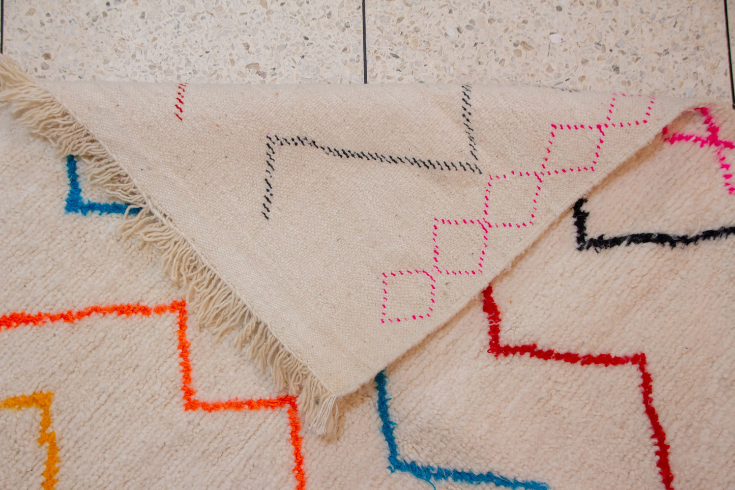 Azilal Chromatic Zigzag Columns — Ivory Wool with Neon Accents