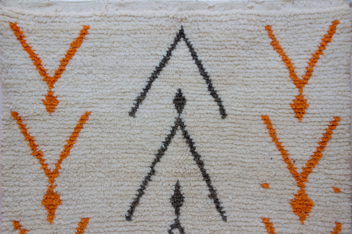 Azilal Arrow Motif — Ivory Wool with Saffron and Charcoal Accents