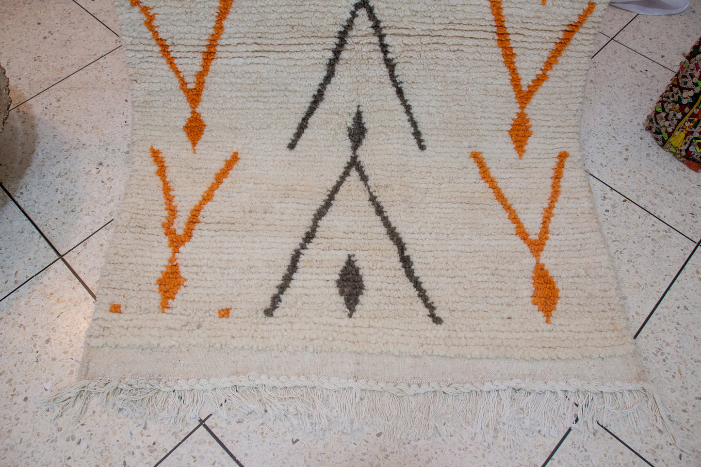 Azilal Arrow Motif — Ivory Wool with Saffron and Charcoal Accents